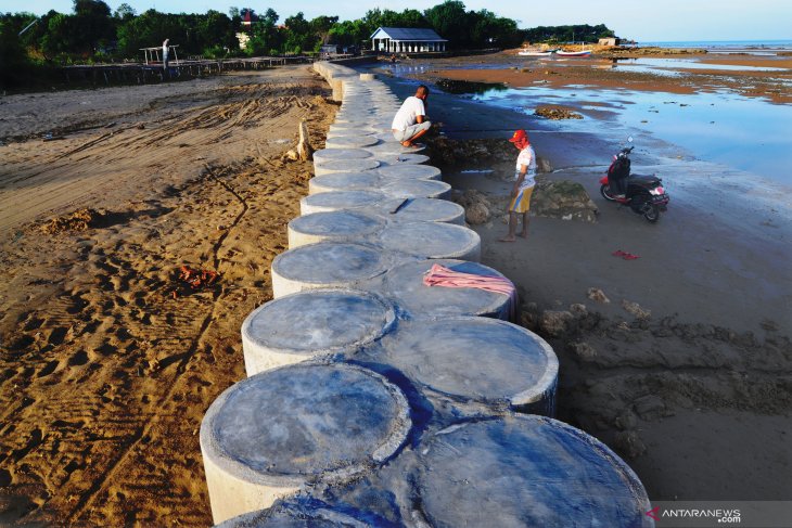 Proyek penyelamatan pantai wisata