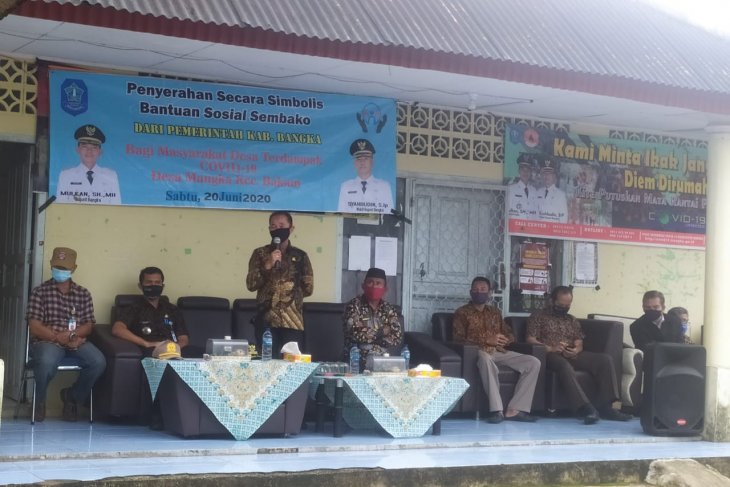 Bupati Bangka salurkan sembako tahap kedua di tiga desa