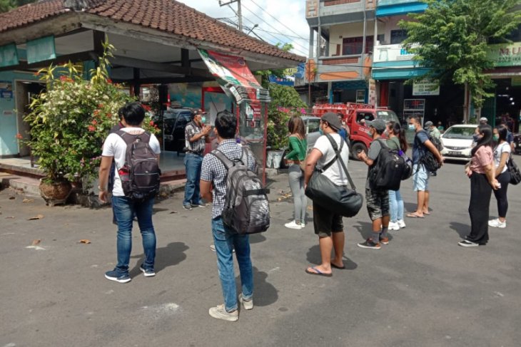 12 migran tiba di Tabanan setelah karantina di hotel