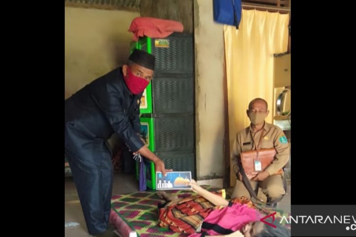 Ketua DPRD Bangka salurkan bantuan
