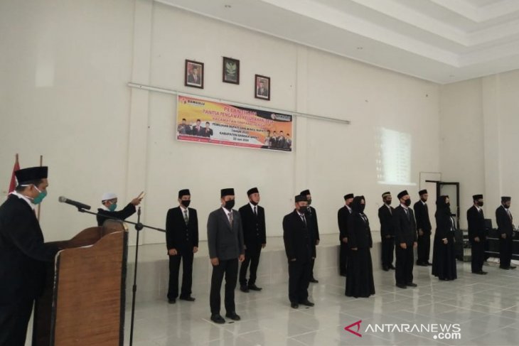 Bawaslu Bangka Barat lantik seluruh anggota PKD