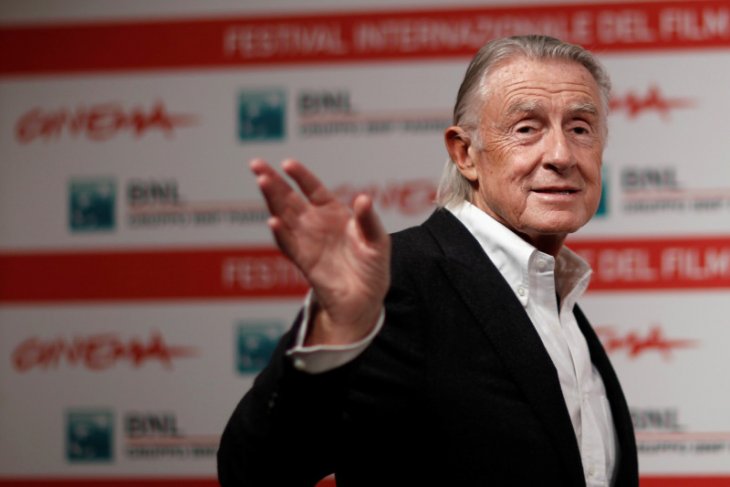 Joel Schumacher sutradara