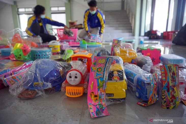 Donasi mainan untuk pasien anak COVID-19