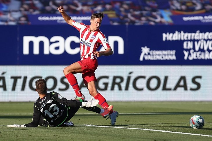 Gol bunuh diri pemain Levante antar Atletico kembali ke tiga besar