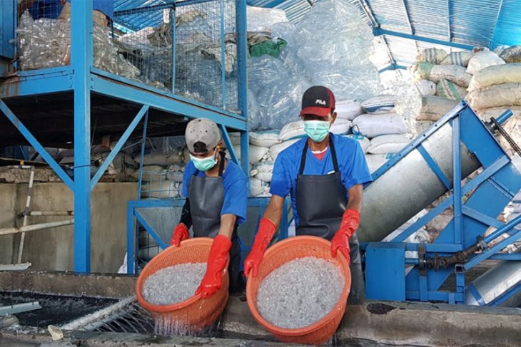 Baik Mana, Pelarangan Kantong Plastik Atau Bijak Berplastik?
