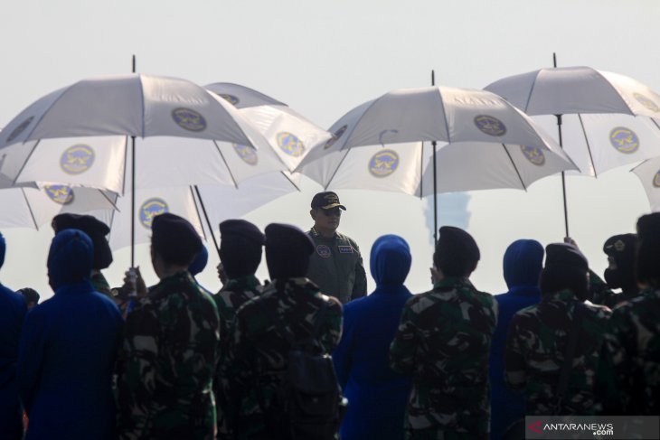 KSAL menerima brevet penerbangan TNI AL