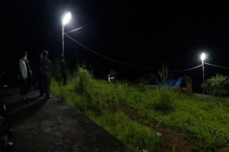 Petugas makamkan jasad janin 11 pekan sesuai protokol COVID-19