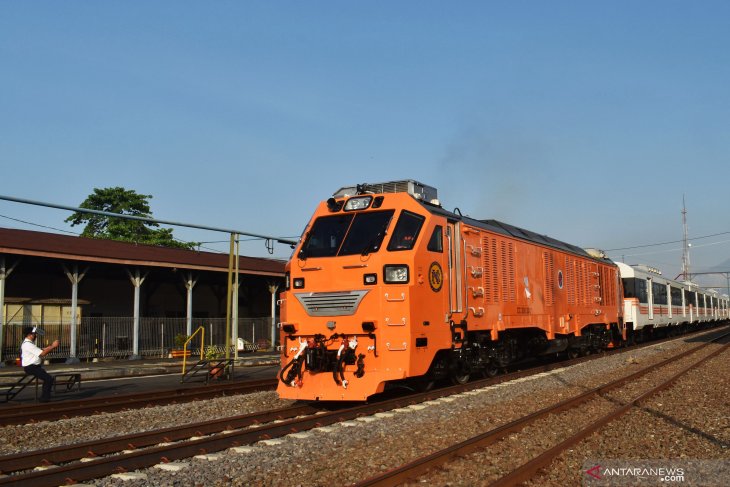 Uji dinamik kereta penumpang pesanan Filipina