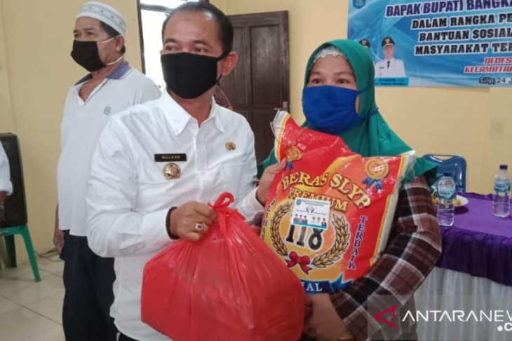 Bupati Bangka: pejabat menunggu masyarakat ditunggu
