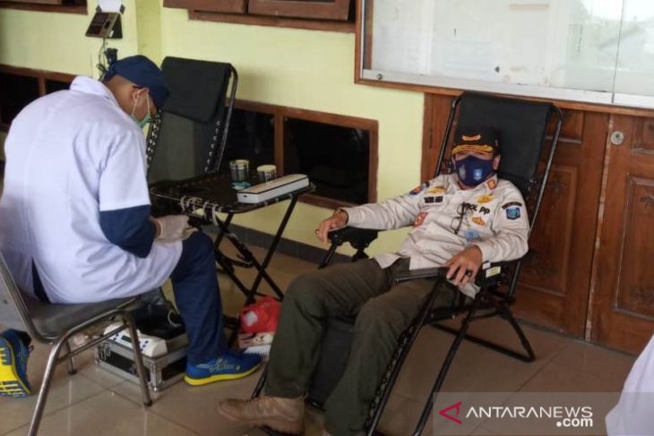 Anggota Satpol PP Babel Ramaikan Peringatan Hari Donor Darah Sedunia