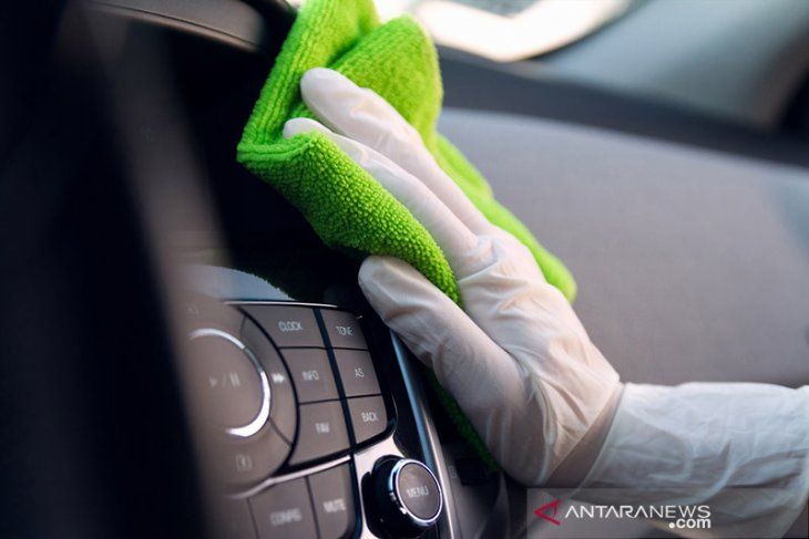 Rawat secara mandiri body mobil jadi kembali mengkilap di rumah dengan cara ini