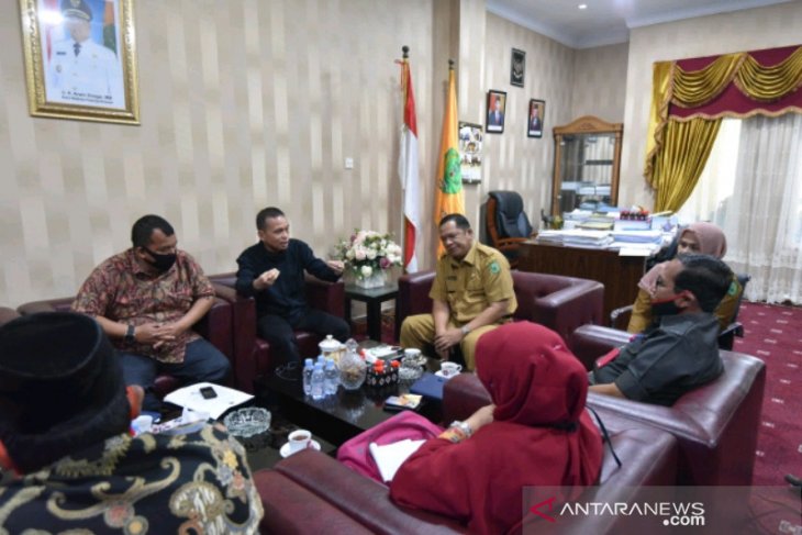 Mutakhir data berkelanjutan, KPU Padangsidimpuan adakan pertemuan bersama wali kota