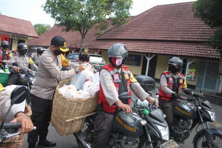 Kapolres Binjai lepas Bhabinkamtibmas bawa sembako