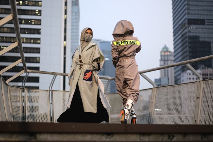 Fesyen di era normal baru, masker hingga APD modis