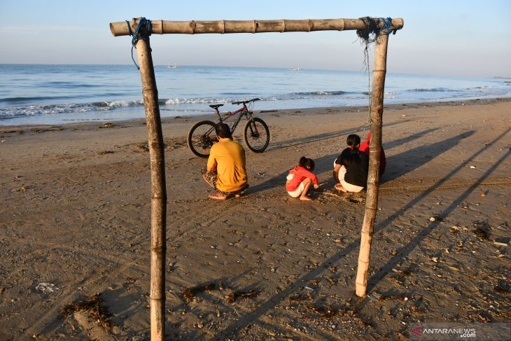 Wisata pantai Jumiang