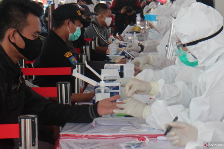Sebanyak 92.964 warga Surabaya telah jalani tes cepat COVID-19 gratis