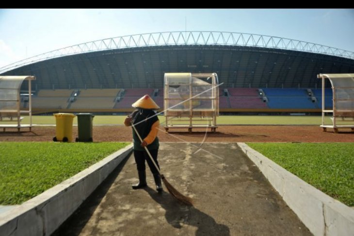 Perawatan stadion venue Piala Dunia U-20