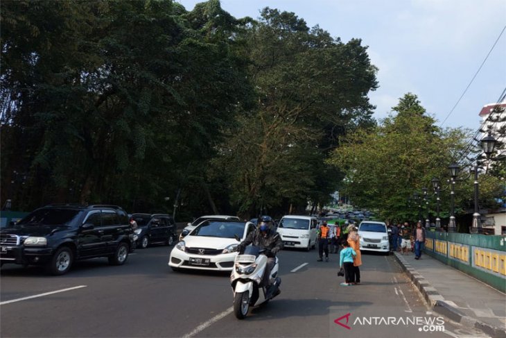 Kepadatan lalu lintas di pusat Kota Bogor pada akhir pekan