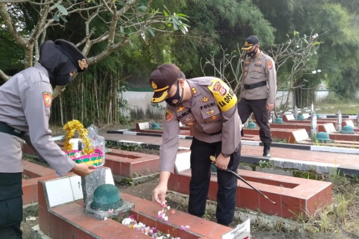Sambut Hari Bhayangkara, Kapolres Serang Kota ziarah di TMP