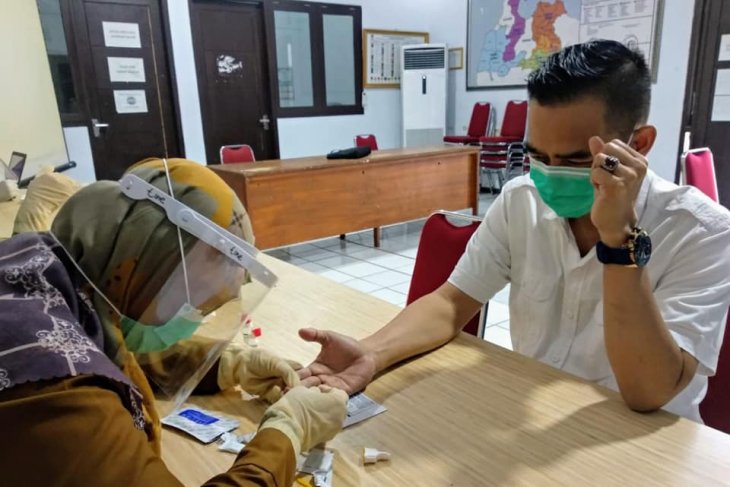 Komisioner dan Pegawai KPU Kabupaten Serang jalani rapid tes