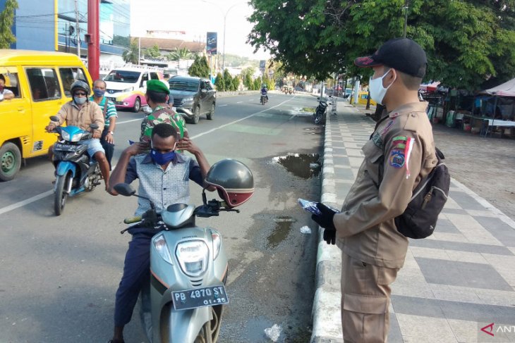 Pemerintah Kota Sorong bagikan 5.000 masker bagi masyarakat
