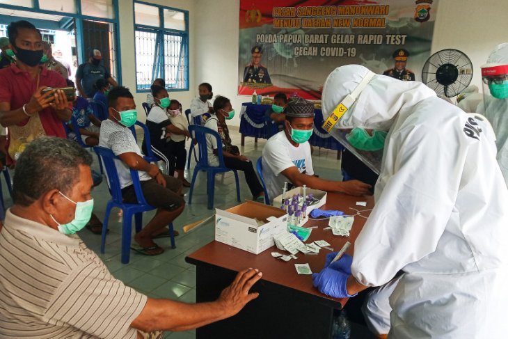 Antusiasme warga Pasar Ikan Manokwari jalani tes COVID-19 tinggi