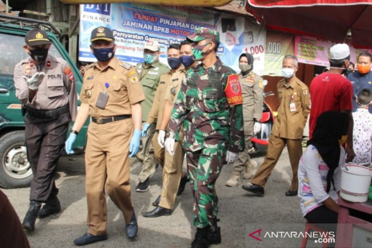 Bupati HST monitoring penerapan protokol kesehatan di pasar Birayang