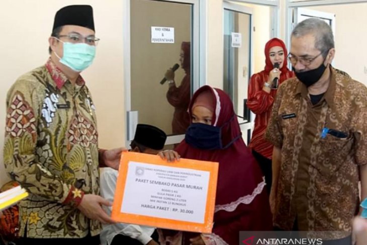 Pemkab Bangka Barat salurkan bantuan sembako murah secara bertahap