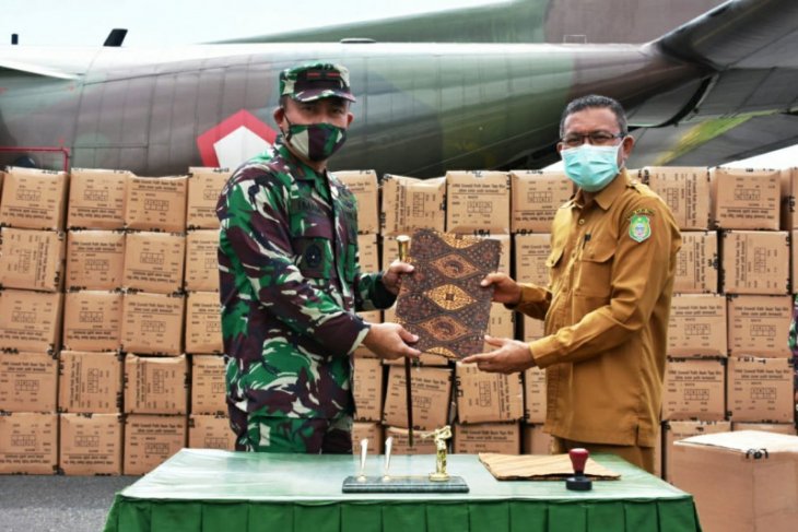 TNI salurkan 7.400 APD dan mesin bio safety di Malut