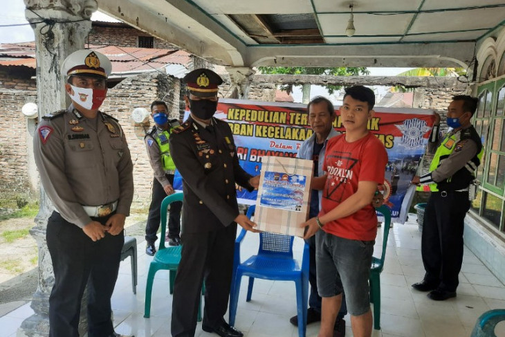 Satlantas Polres Simalungun beri perlengkapan sekolah untuk korban lakalantas