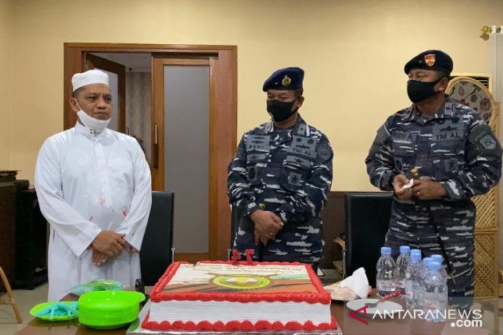 Danlantamal-Komandan guspurla berikan kejutan di HUT Bhayangkara