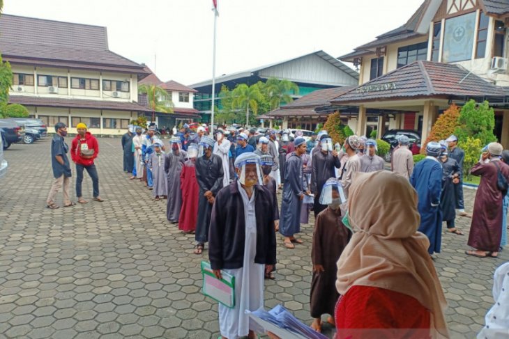 Dinkes Kalbar fasilitasi tes cepat COVID-19 untuk 180 santri Al Fatah Temboro