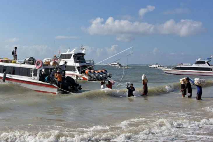 Penyeberangan ke Nusa Penida masih terbatas