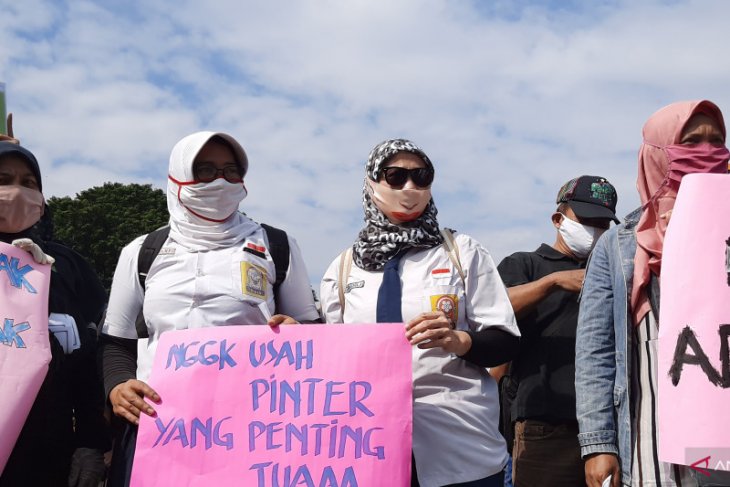 Massa berharap aspirasi tolak PPDB DKI diterima Presiden Jokowi