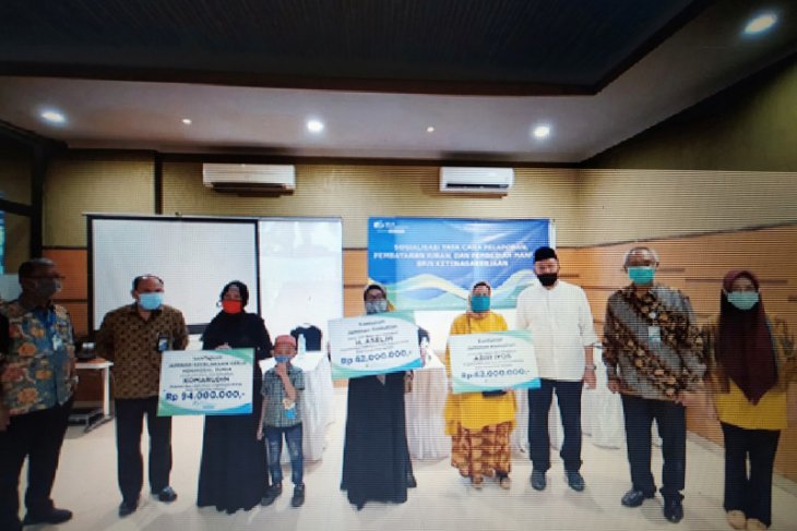 BPJAMSOSTEK serahkan santunan kepada tujuh ahli waris pegawai Non ASN dan pekerja rentan Tangsel
