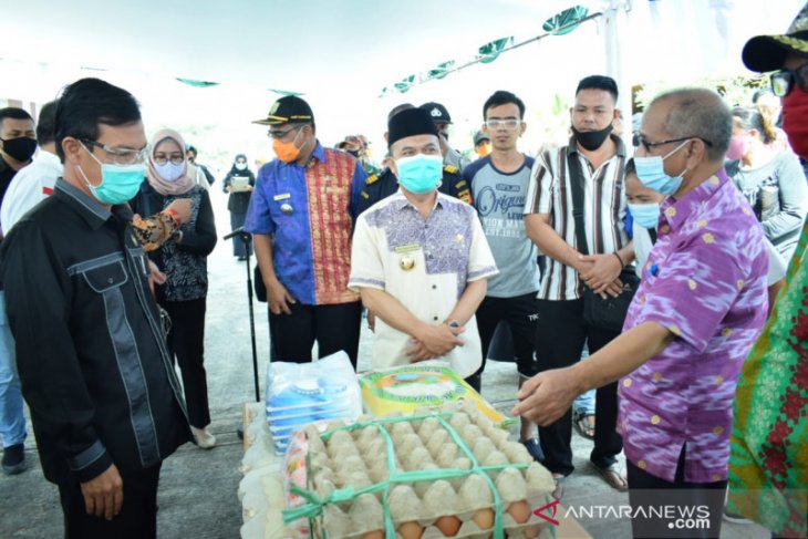 Sambas bantu penuhi kebutuhan pokok warga daerah perbatasan Indonesia-Malaysia