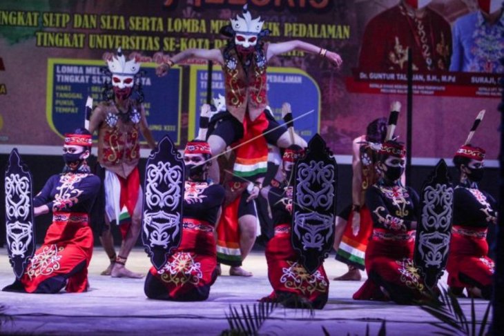 Lomba musik etnik pedalaman Dayak