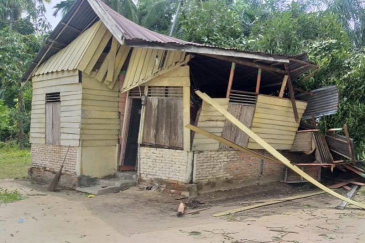 Rumah Rusak Dihantam Angin Puting Beliung Jadi 103 Unit Di Aceh Timur ...