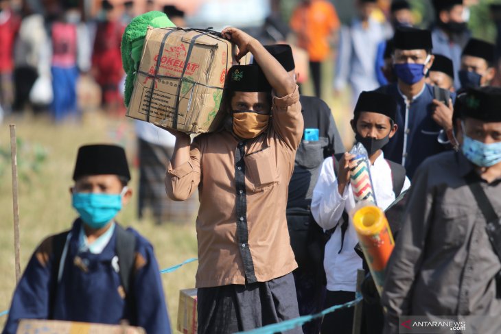 Santri Lirboyo kembali ke  Ponpes secara bertahap 