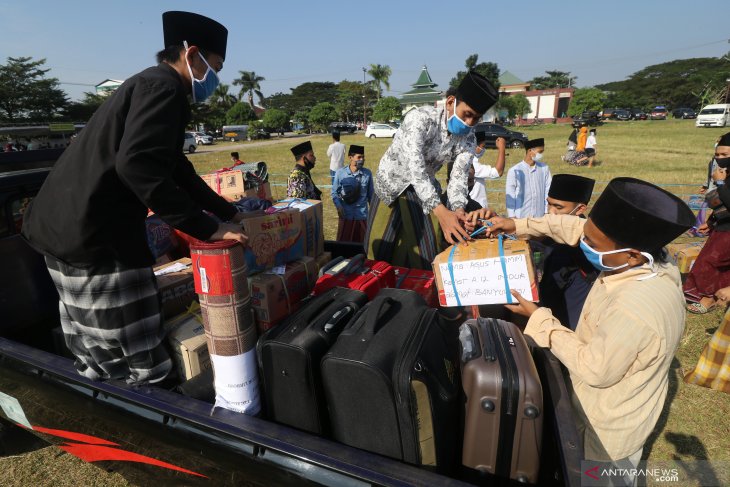 Santri Lirboyo kembali ke  Ponpes secara bertahap 