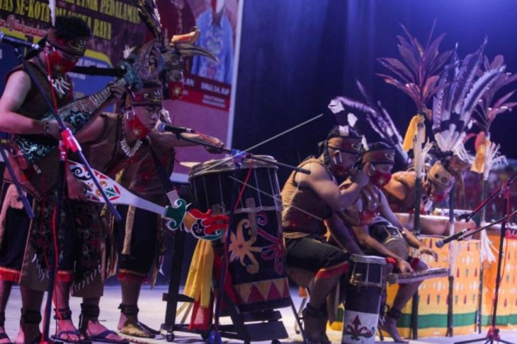 Lomba musik etnik pedalaman Dayak