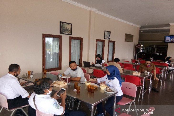 Antisipasi COVID-19, rumah makan Siang Malam Sipirok terapkan protokol kesehatan