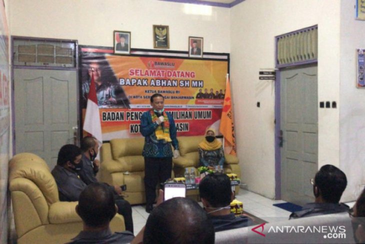 Ketua Bawaslu ingatkan petahana jangan politisi bantuan COVID-19