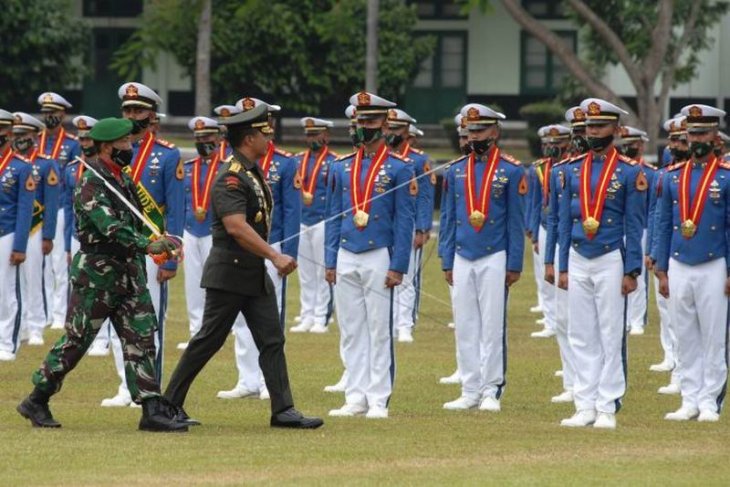 Penutupan pendidikan dan wisuda taruna Akmil