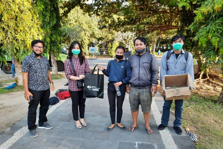 BPJAMSOSTEK Banuspa bagikan tas berbahan