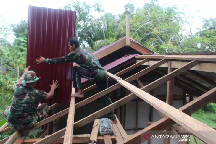 Kodim 0913/PPU Gelar Bedah Rumah Songsong HUT ke-62 Kodam VI Mlw