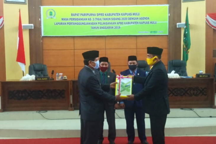 Wabup Kapuas Hulu sampaikan pertanggungjawaban APBD tahun 2019