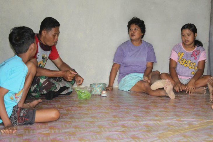 Menghargai kearifan lokal Satgas TMMD ikut makan Sirih