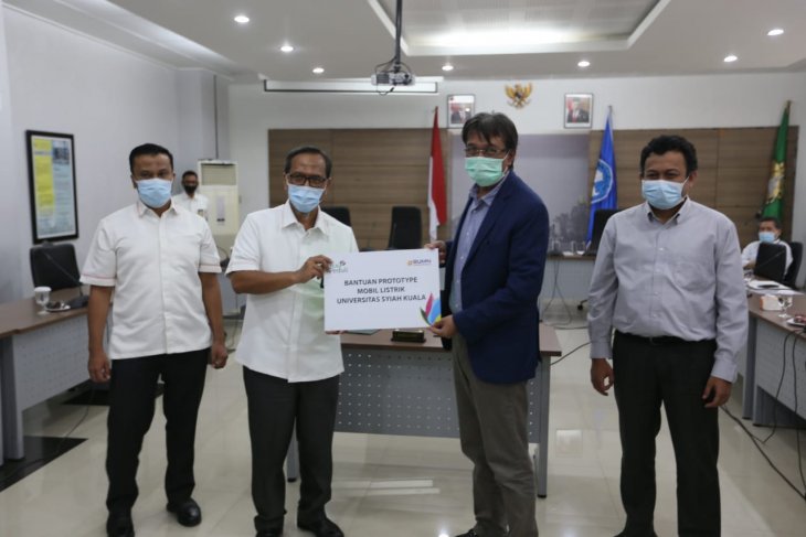 PLN Aceh bantu pengembangan mobil listrik dan bank sampah ke Unsyiah