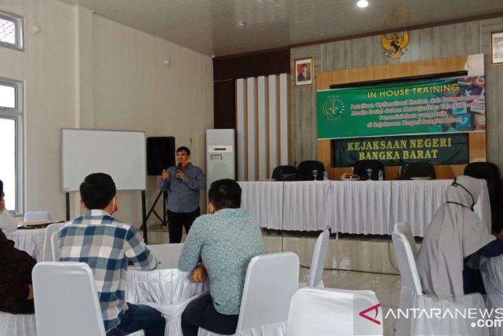 Kejari Bangka Barat sosialisasi pengelolaan media sosial